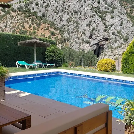 Casitas Cueva Del Gato Benaojan