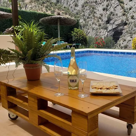 Holiday home Casitas Cueva Del Gato Benaojan
