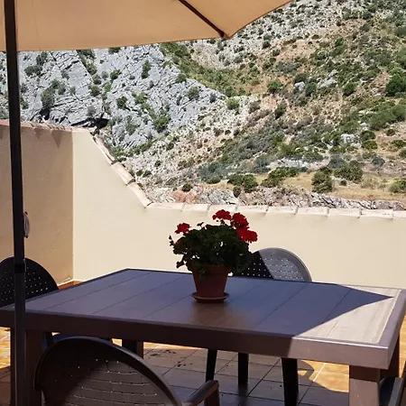 Casitas Cueva Del Gato Benaojan