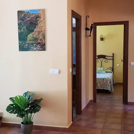 Casitas Cueva Del Gato 펜션 *